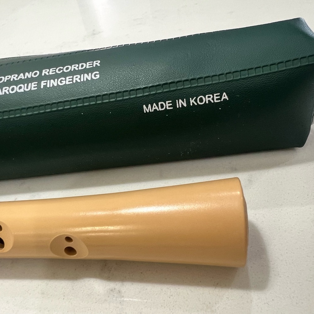 Soprano Tan Recorder with Green Case - Picture 6 of 7